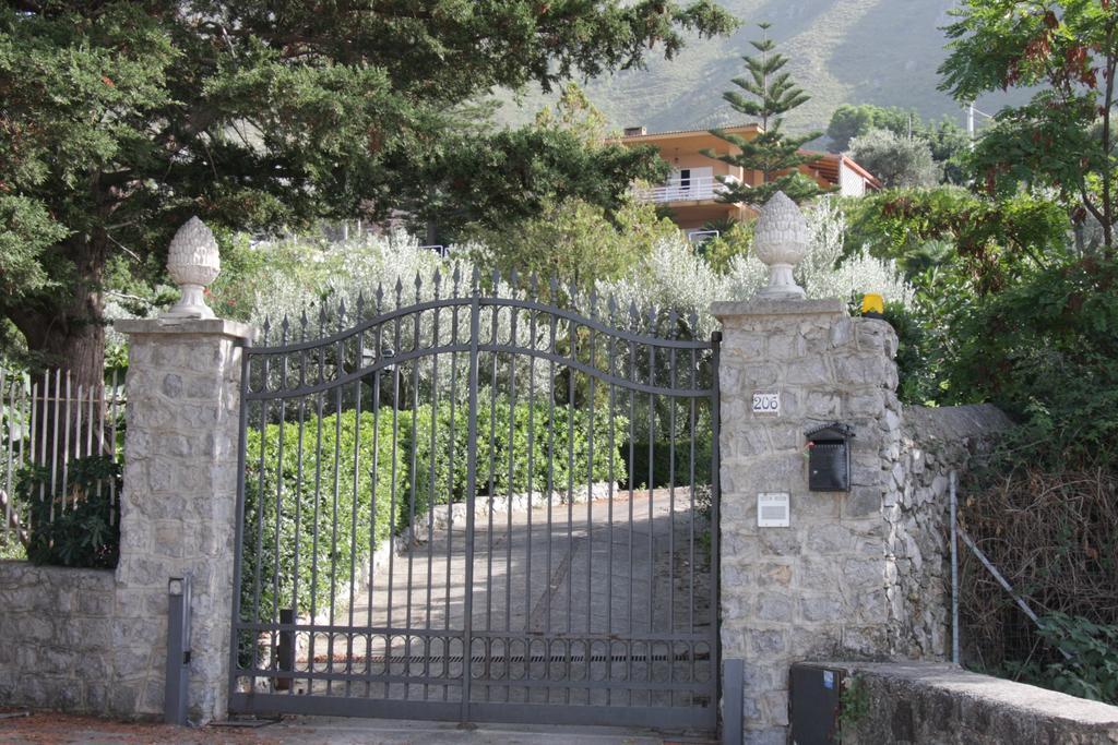 Lomarchi Holiday Home كاريني المظهر الخارجي الصورة
