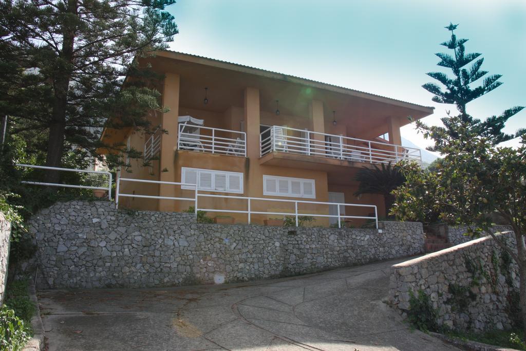 Lomarchi Holiday Home كاريني المظهر الخارجي الصورة